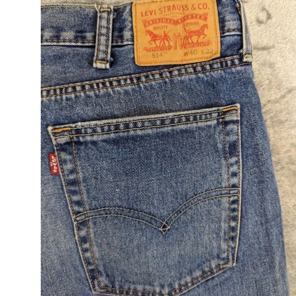 42 by 32 Levi Men Jeans - Picture 3 of 7